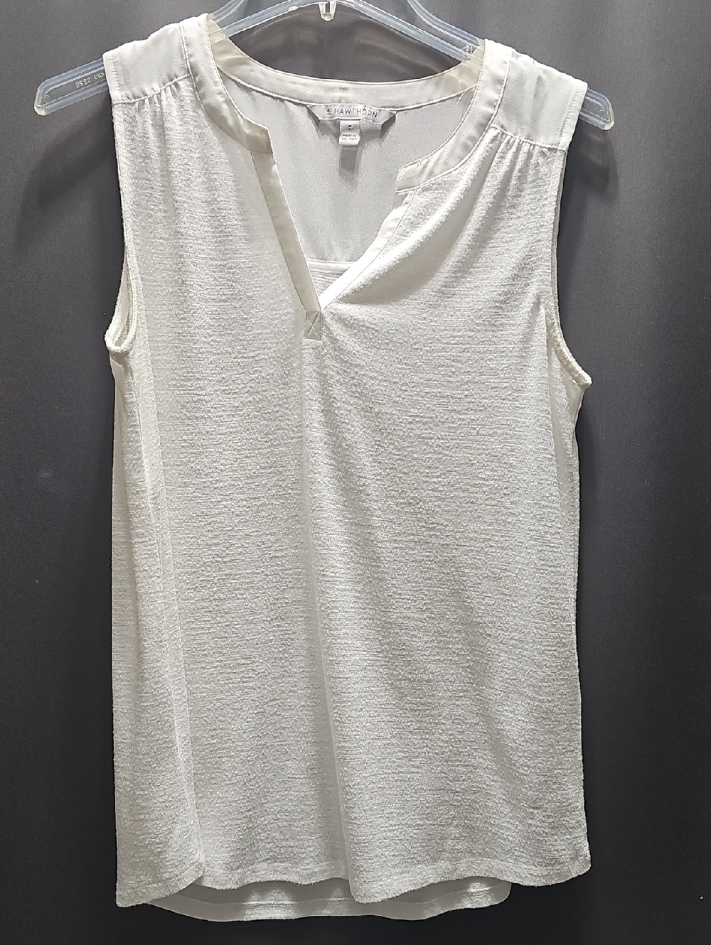 41 HAWTHORN Sleeveless V-Neck White Women's Top